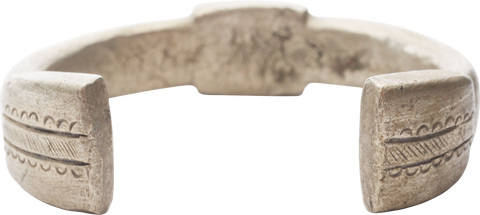 HEAVY ASHANTI WOMAN'S FIGHTING BRACELET - The History Gift Store