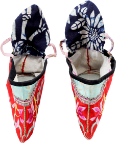 EXTRAORDINARY PAIR OF CHINESE LADY'S SHOES FOR BOUND FEET (FOOT BINDING), 19TH CENTURY - Fagan Arms