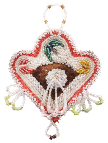 WOODLAND INDIAN BEADED HEART C.1900-20 - Fagan Arms