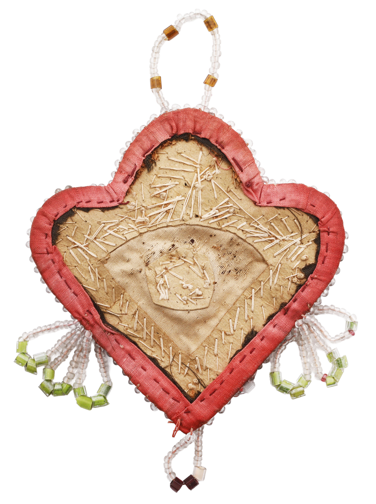 WOODLAND INDIAN BEADED HEART C.1900-20 - Fagan Arms