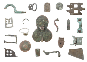 MIXED ANCIENT, MEDIEVAL AND LATER BRONZE ARTIFACTS - Fagan Arms