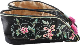 FINE CHINESE LADY’S SHOES FOR BOUND FEET (FOOT BINDING), 19TH-EARLY 20TH CENTURY - Fagan Arms