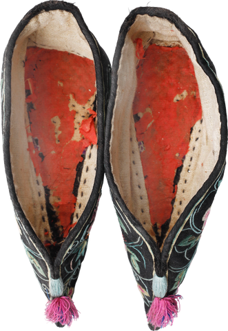 FINE CHINESE LADY’S SHOES FOR BOUND FEET (FOOT BINDING), 19TH-EARLY 20TH CENTURY - Fagan Arms