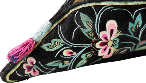 FINE CHINESE LADY’S SHOES FOR BOUND FEET (FOOT BINDING), 19TH-EARLY 20TH CENTURY - Fagan Arms