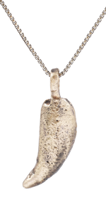 18TH CENTURY ENGLISH WOMAN’S PENDANT NECKLACE - Fagan Arms