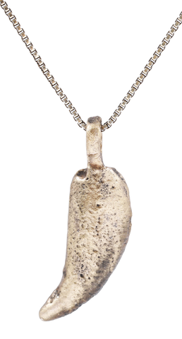 18TH CENTURY ENGLISH WOMAN’S PENDANT NECKLACE - Fagan Arms