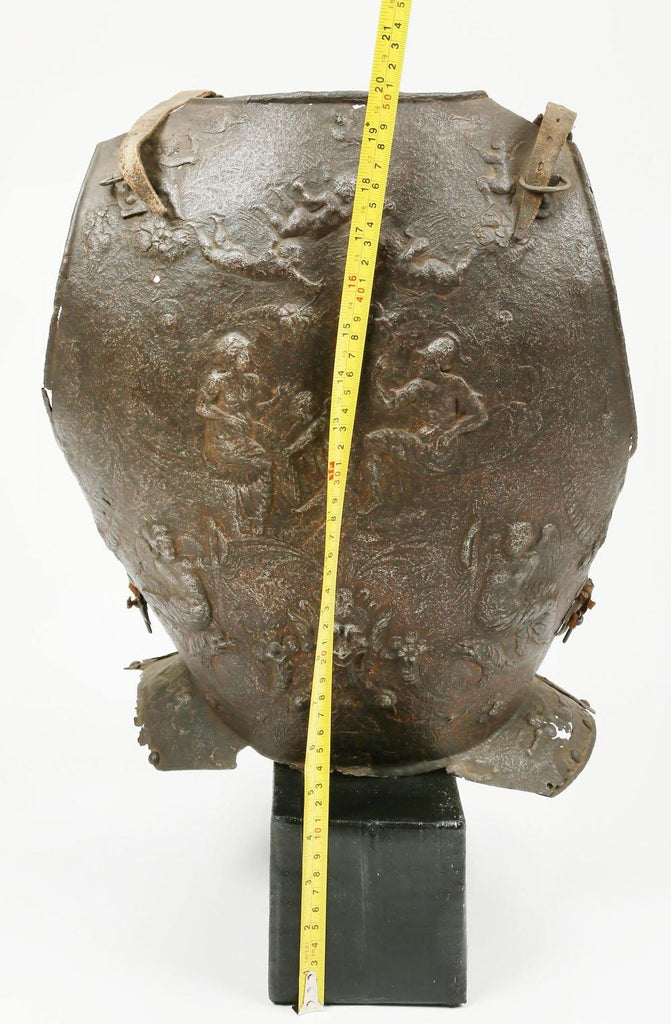 AN EXTREMELY RARE AND IMPORTANT EMBOSSED FRENCH CUIRASS C.1560-70 - The History Gift Store