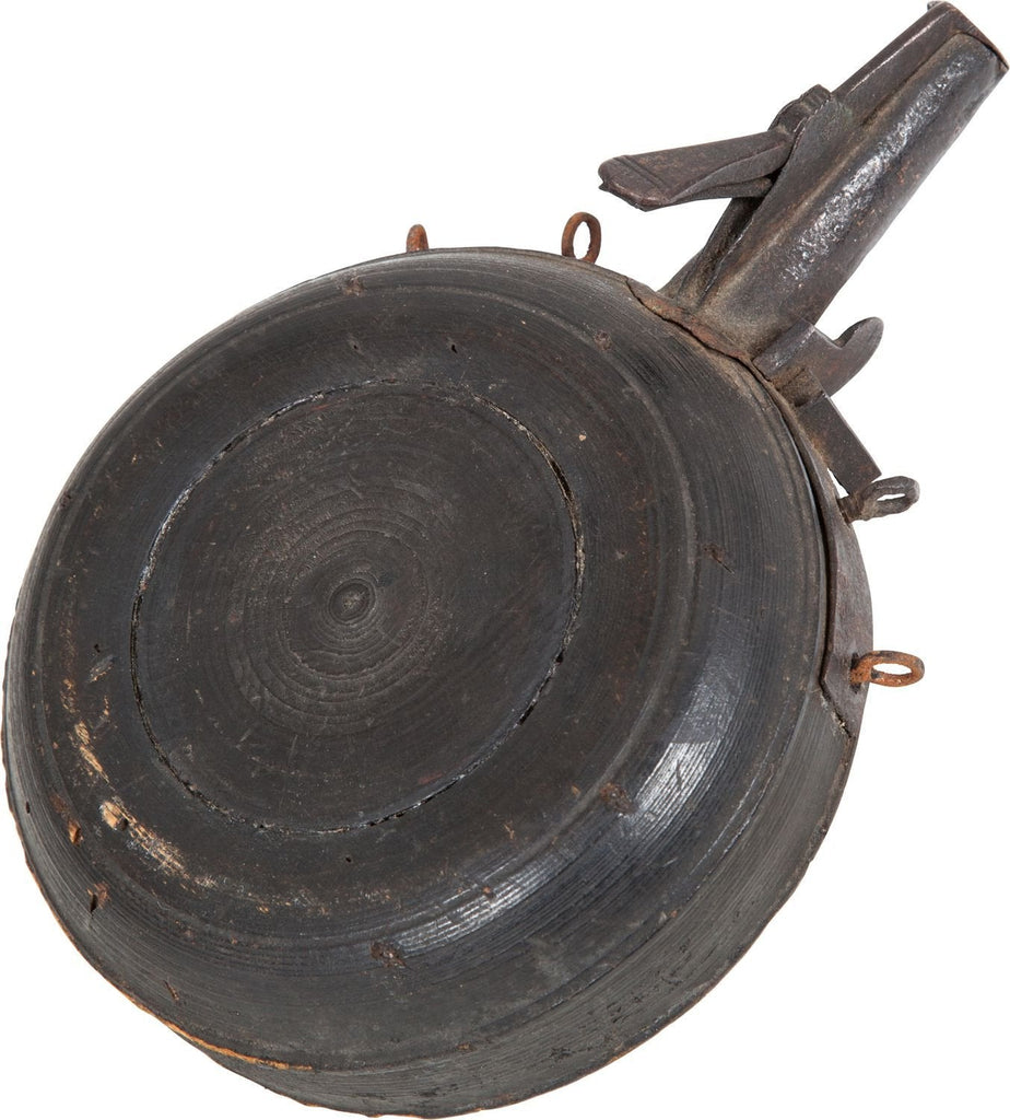 A GERMAN MUSKETEER’S POWDER FLASK, C.1600 - The History Gift Store